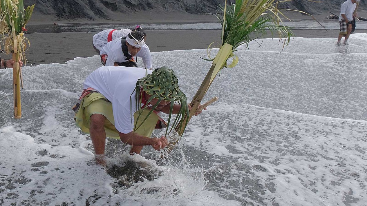 Tradisi Tek  Tekan di Klungkung Bali  Vlix id