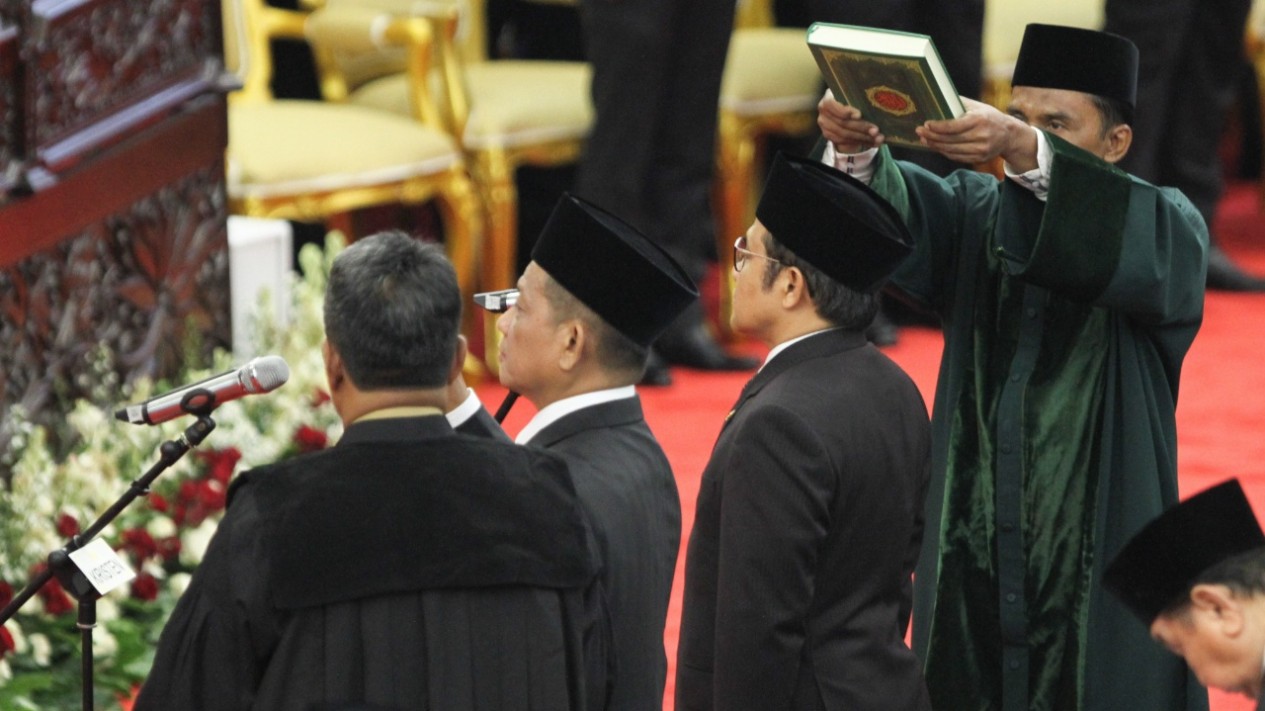 Sumpah Jabatan Dan Pelantikan Anggota DPR Periode 2019-2024 - Vlix.id