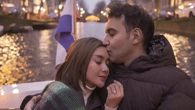 Potret Romantis Cita Citata Bersama Roy Geurts di Belanda