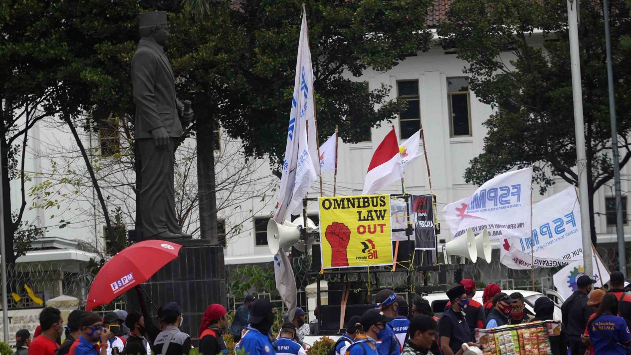 Demo Buruh Di Patung Kuda - Vlix.id