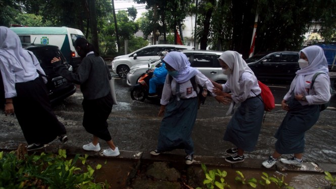 Jakarta Hujan Beberapa Titik Jalan Tergenang Air