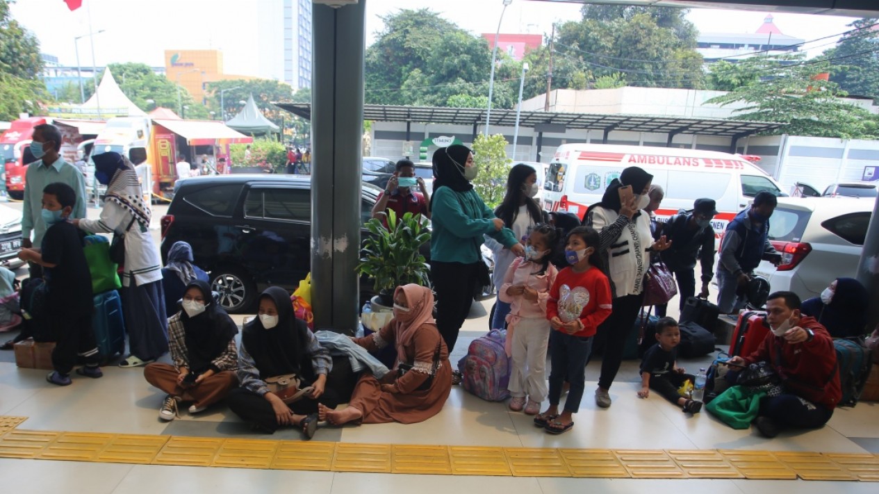 Arus Balik Di Stasiun Pasar Senen Vlix Id