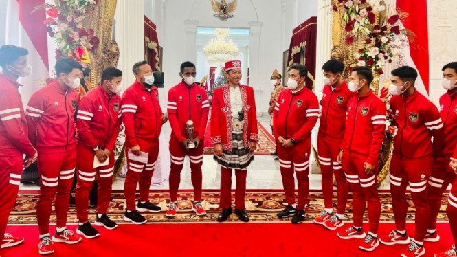 Presiden Jokowi Sambut Pemain Timnas U-16 di Istana Negara