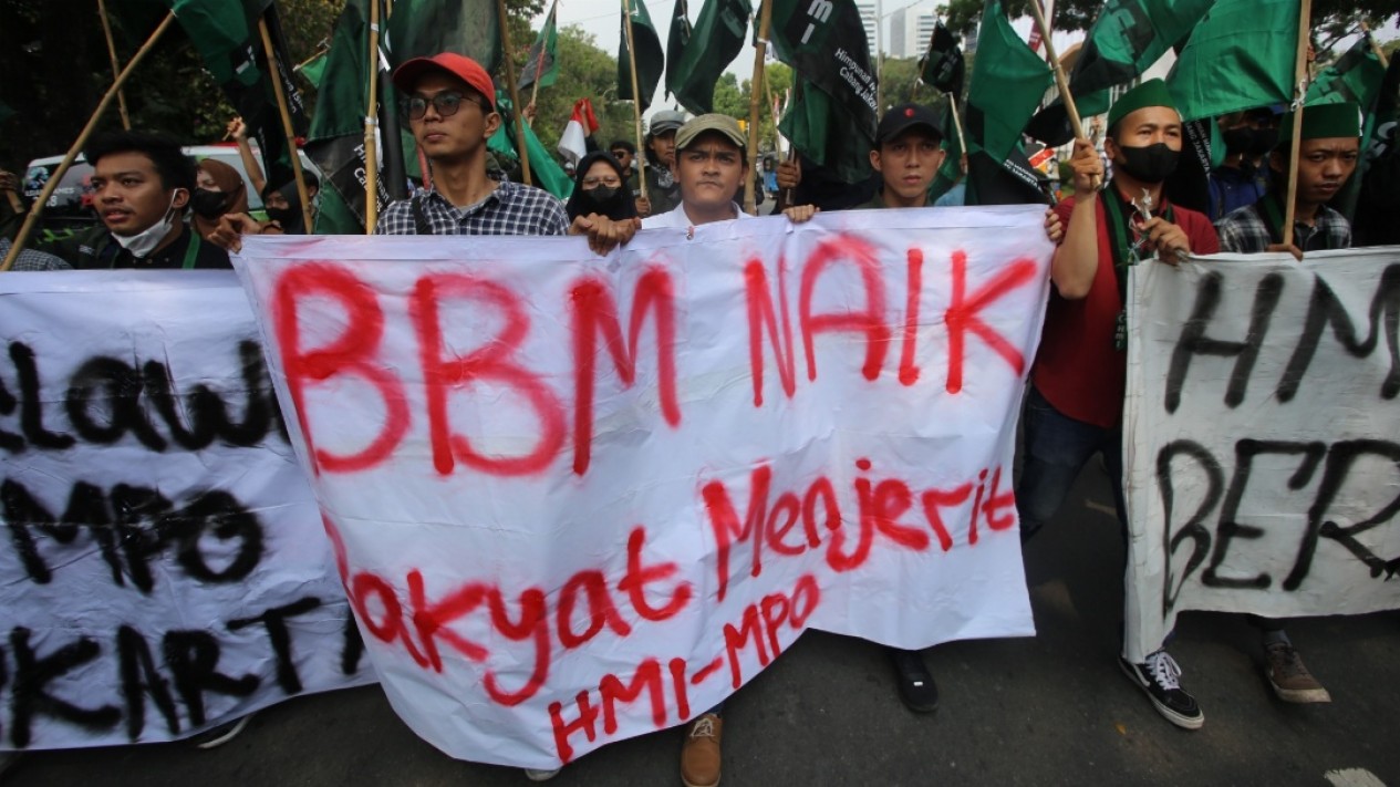 Demo Tolak Kenaikan Harga BBM Di Patung Kuda Jakarta - Vlix.id