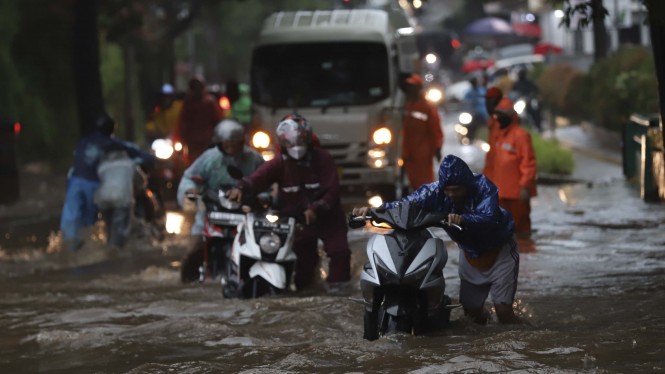 Banjir Melanda Beberapa Wilayah Jakarta Usai Hujan Deras