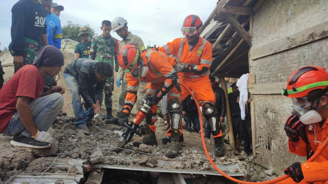 Evakuasi Bencana Gempa Bumi Di Cianjur Vlix Id