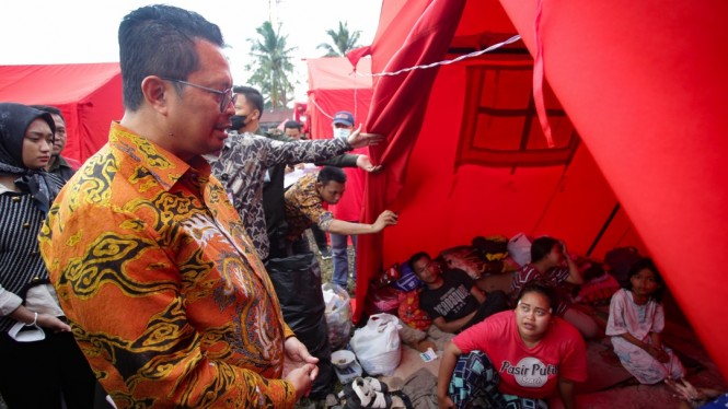 Tinjau Korban Gempa Cianjur, Mahyudin Serahkan Bantuan