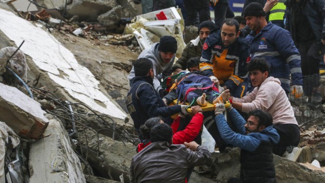 Gempa Turki 7,8 R, Ratusan Warga Jadi Korban
