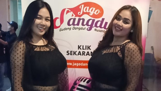 Bikin Kaget! Duo Semangka ke Mall Engga Pake Bra
