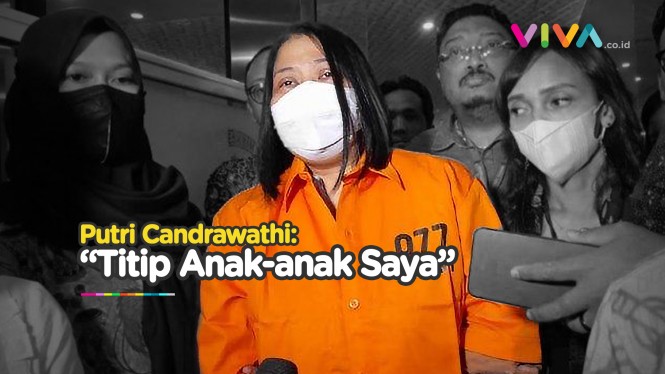 Putri Candrawathi Pakai Baju Tahanan Sambil Nangis
